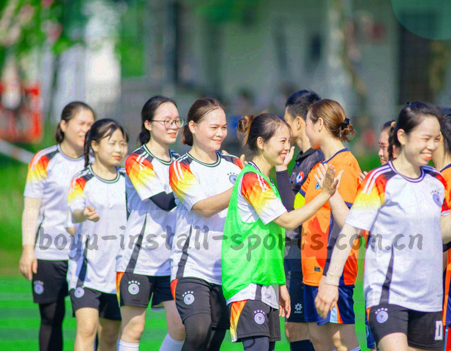 积分榜界面示意，按联赛、球队和近五轮走势筛选的深色数据面板
